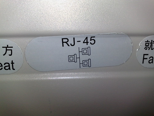 飛機上的RJ-45插頭標示 (by tenz1225) 飛機上的RJ-45插頭標示 (by tenz1225)