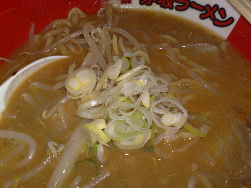 赤坂拉麵本店 蔥都是用蔥白 (by tenz1225)